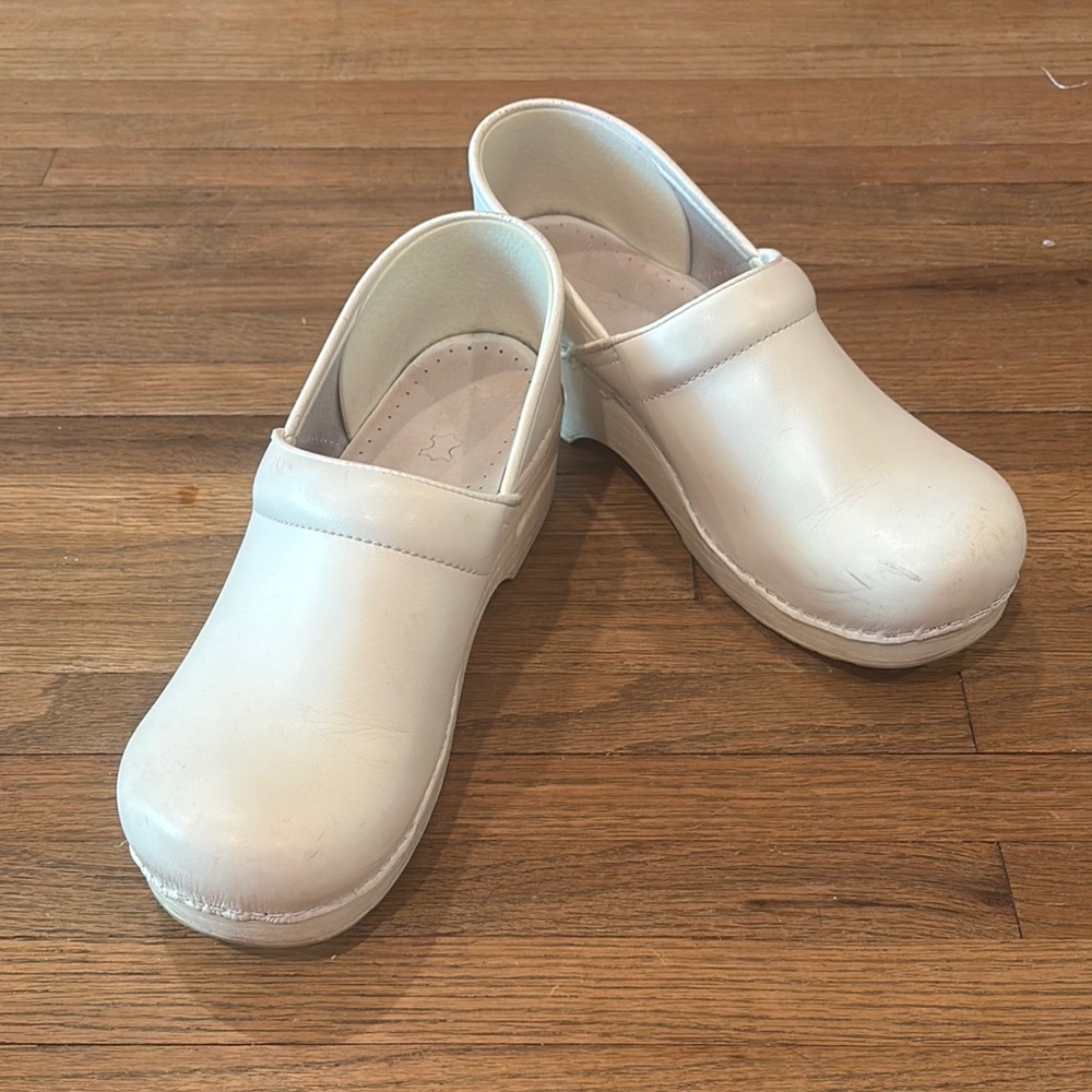 White danskos